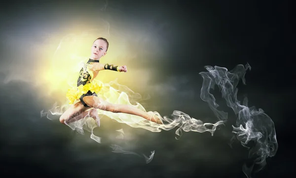 Gymnast flicka — Stockfoto