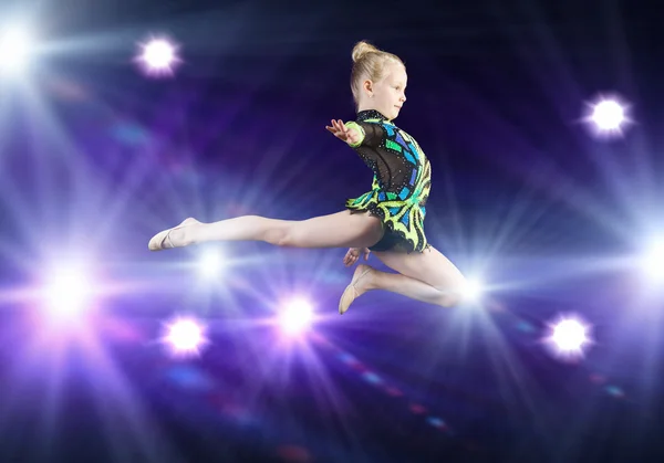 Gymnast meisje — Stockfoto