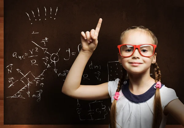 Chica prodigiosa en la escuela — Foto de Stock