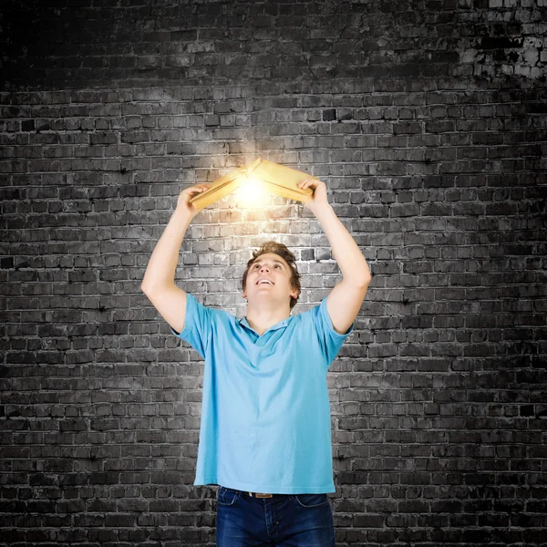 Man holding open book — Stock Photo, Image