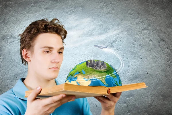 Man holding open book — Stock Photo, Image