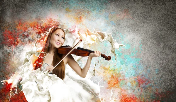 Kobieta skrzypek — Zdjęcie stockowe