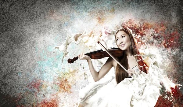 Woman violinist — Stock Photo, Image