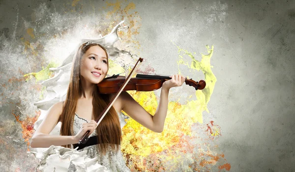 Woman violinist — Stock Photo, Image