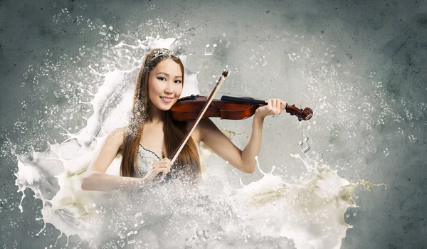 Woman violinist — Stock Photo, Image