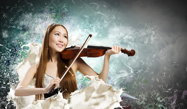 Violinista mulher — Fotografia de Stock