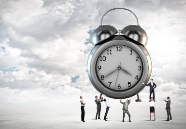 Saat ve çevresinde pek çok iş adamları