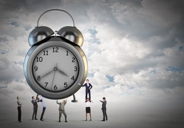 Saat ve çevresinde pek çok iş adamları