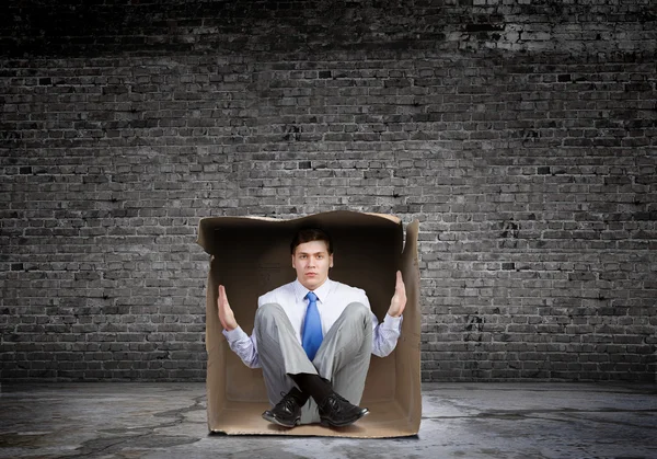 Hombre en caja —  Fotos de Stock