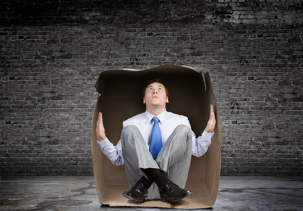 Hombre en caja —  Fotos de Stock