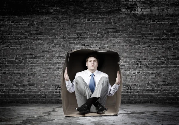 Hombre en caja — Foto de Stock