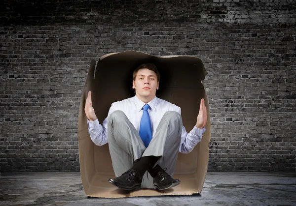 Hombre en caja —  Fotos de Stock