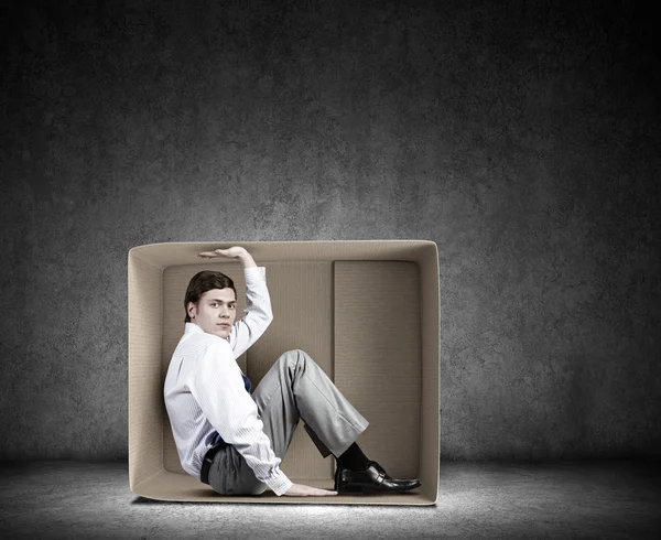 Hombre en caja — Foto de Stock