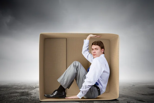 Hombre en caja — Foto de Stock