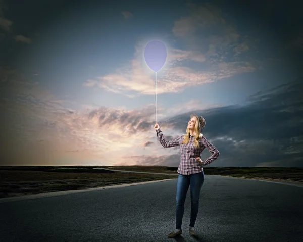 Vrouw met ballon — Stockfoto