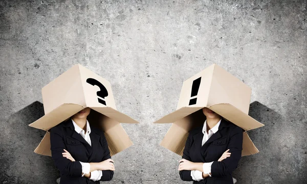 People with boxes on head — Stock Photo, Image