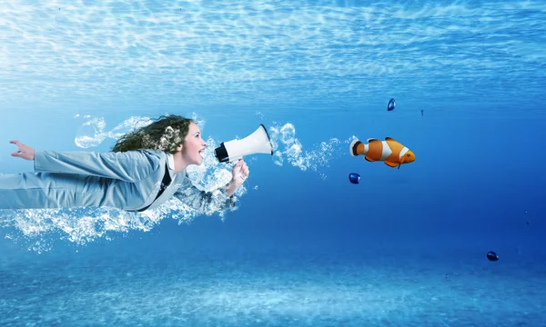 Mujer bajo el agua —  Fotos de Stock