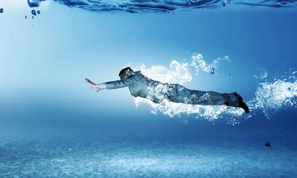 Natación hombre de negocios —  Fotos de Stock