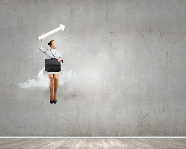 Frau auf Wolke sieben — Stockfoto