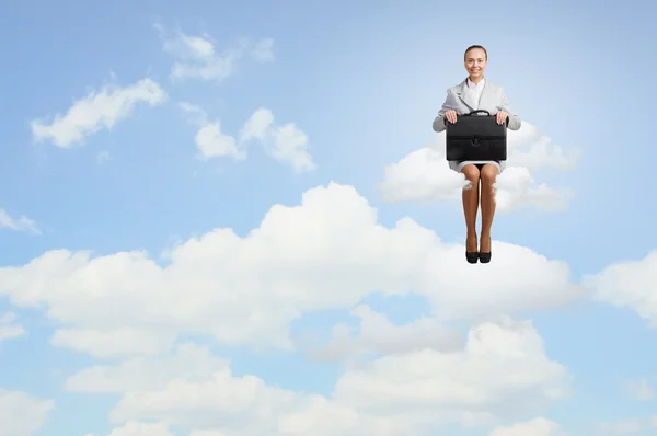 Vrouw op wolk — Stockfoto