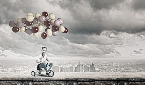 Menina andar de bicicleta — Fotografia de Stock