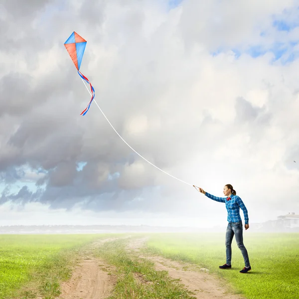 Γυναίκα με kite — Φωτογραφία Αρχείου