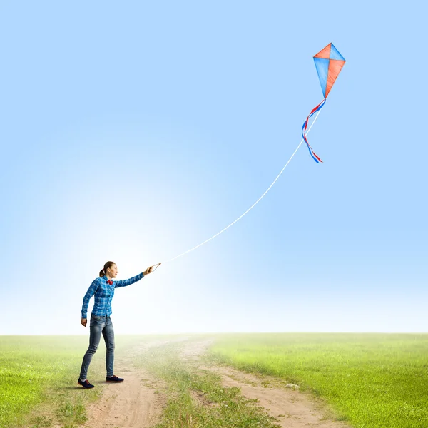 Mujer con cometa — Foto de Stock