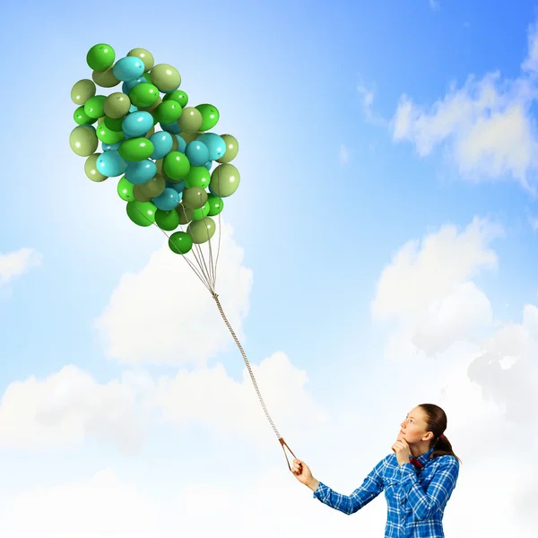 Femme avec des ballons — Photo