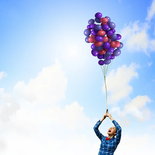 Vrouw met ballonnen — Stockfoto