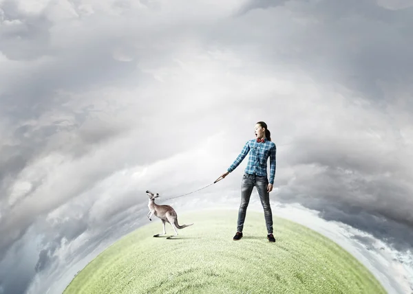 Girl with kangaroo — Stock Photo, Image