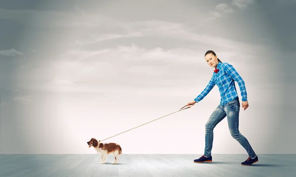 Ragazza con cane — Foto Stock