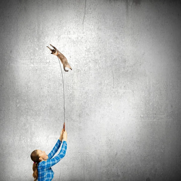 Menina com gato — Fotografia de Stock