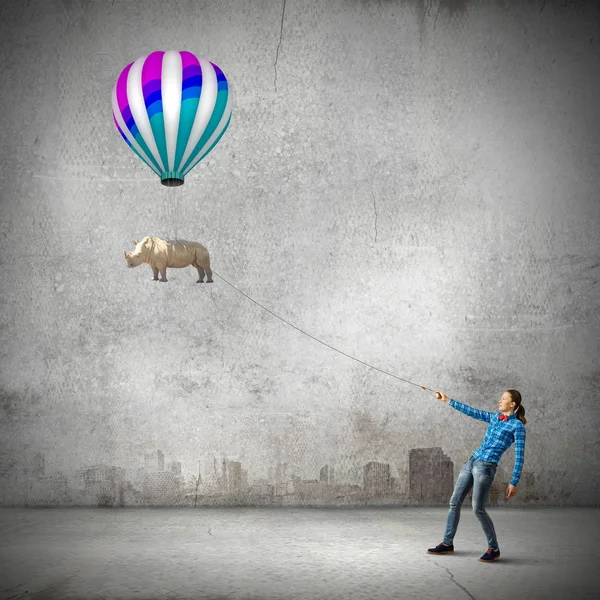 Mujer con globo — Foto de Stock