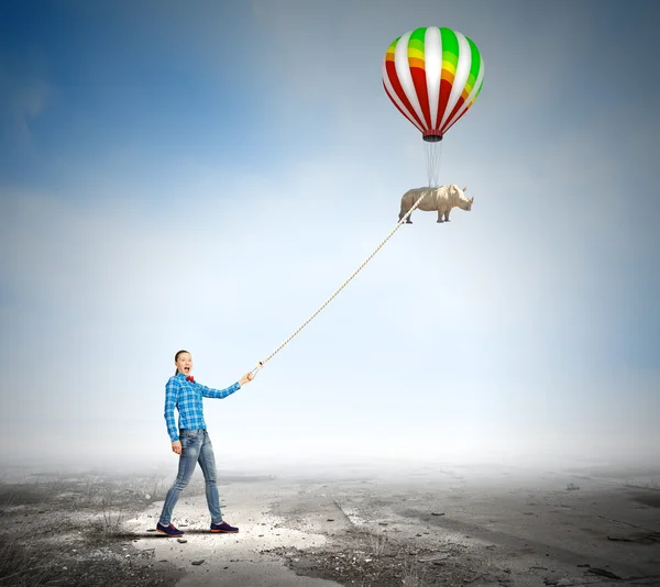 Frau mit Luftballon — Stockfoto