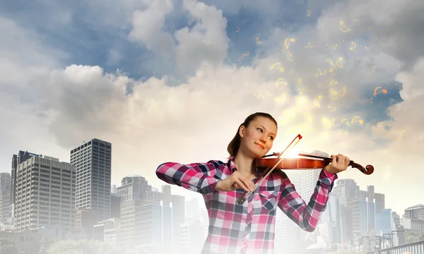 Menina com violino — Fotografia de Stock