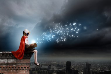 Kitap ile kartpostallar