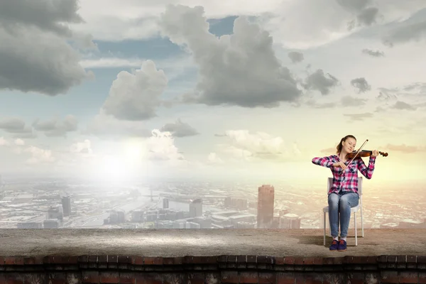 Girl with violin — Stock Photo, Image