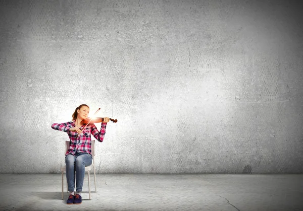 Girl with violin — Stock Photo, Image