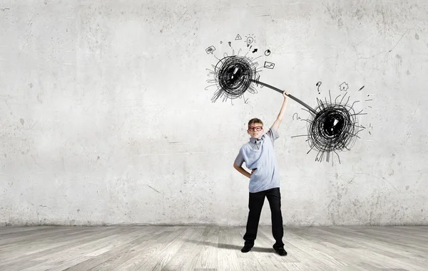 Jongen met barbell — Stockfoto