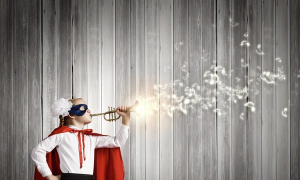 Superkid met trompet — Stockfoto