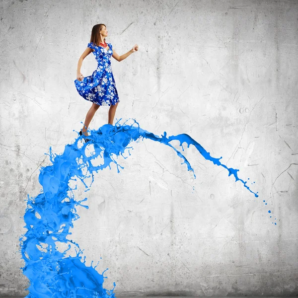 Mulher de vestido azul — Fotografia de Stock