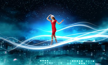 Kırmızılı kadın