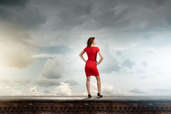 Frau in Rot — Stockfoto