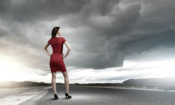 Frau in Rot — Stockfoto