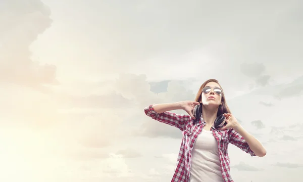 Girl with headphones — Stock Photo, Image