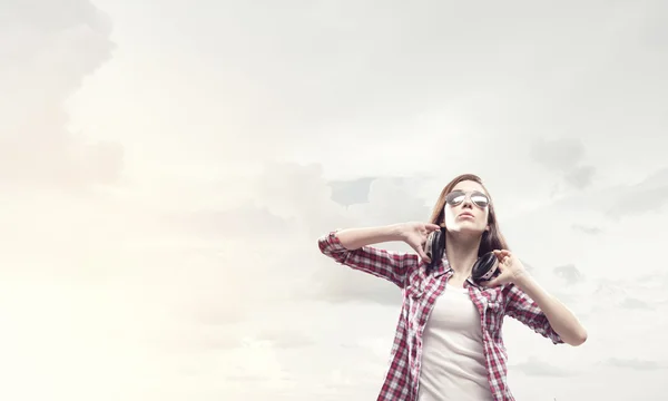 Girl with headphones — Stock Photo, Image