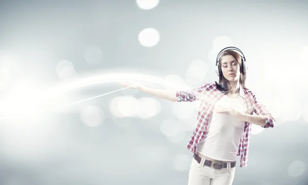 Chica con auriculares — Foto de Stock