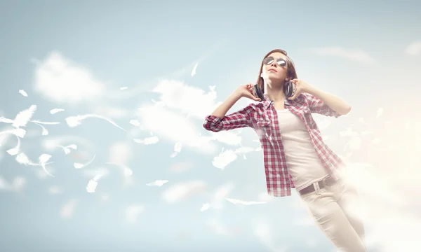 Chica con auriculares — Foto de Stock