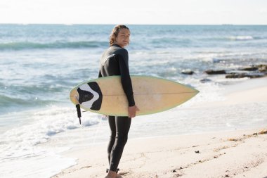 Benimle gel ve okyanus hissediyorum