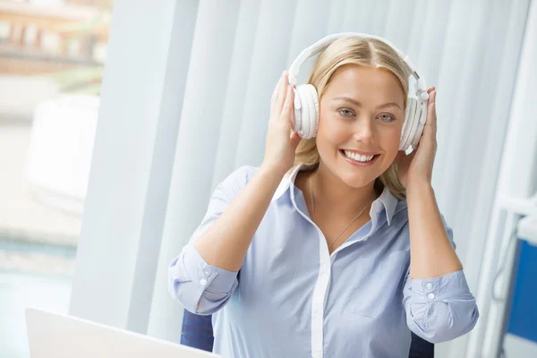 I find my motivation  and energy in music — Stock Photo, Image